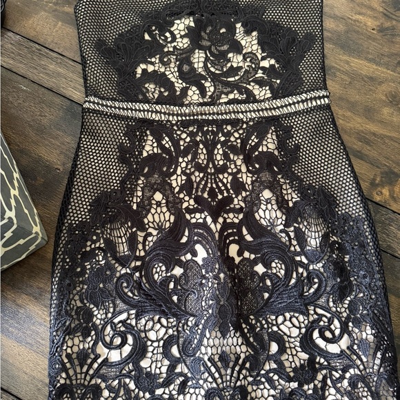 Express Strapless Lace Over Nude Lining Dress Size 10 - Picture 2 of 3